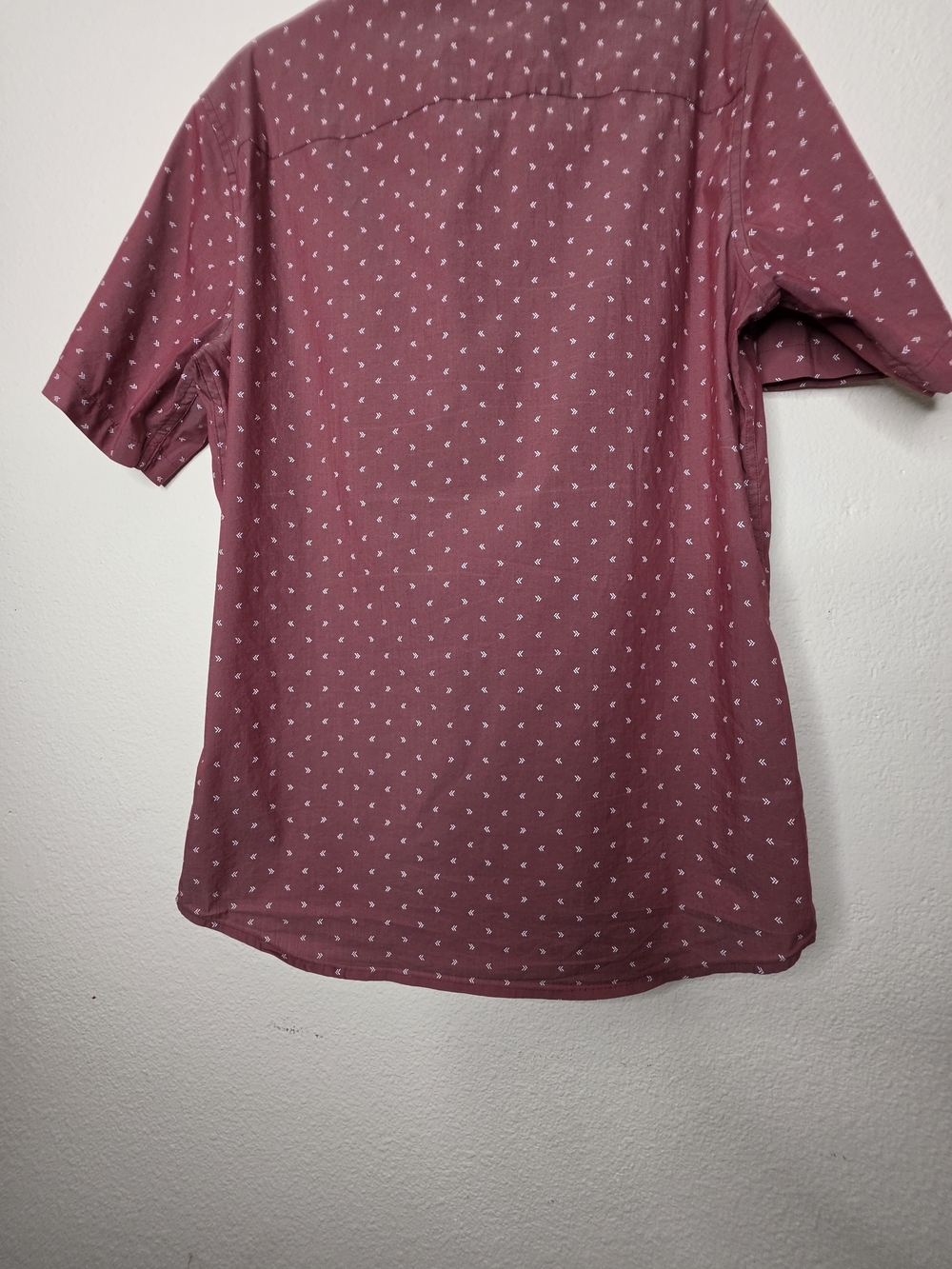 TravisMathew Mens Size M Burgundy Geometric Short Sleeve Button Up Shirt - Picture 13 of 14